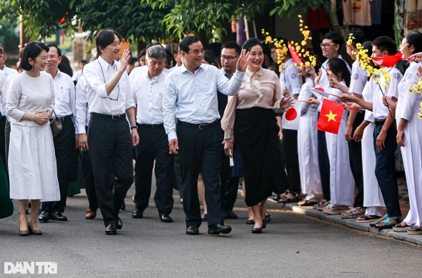 Japanese Crown Prince Ashihino tours Hoi An ancient town